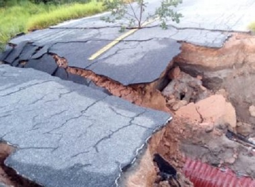desmoronamento de trechos na BA acontecem por conta das chuvas