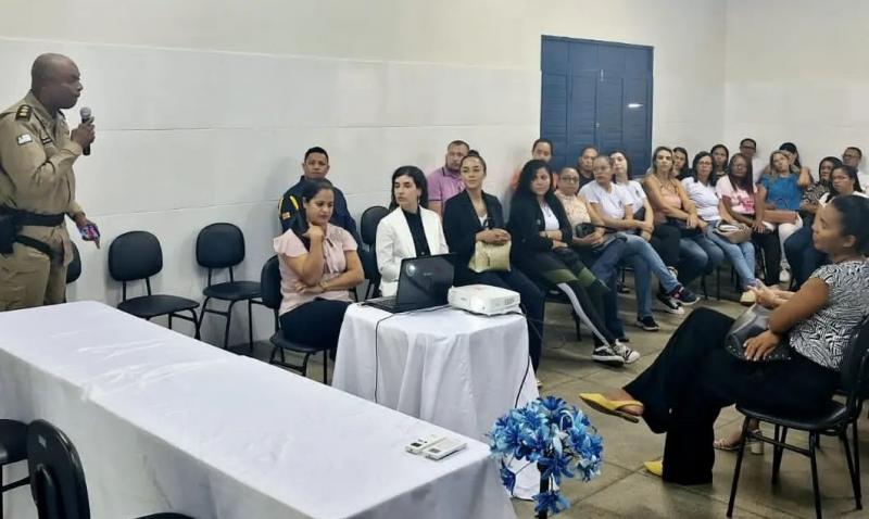 Comandante do 24º BPM fala de policiamento comunitário e seus instrumentos no CRAS Yolanda Pires em Brumado
