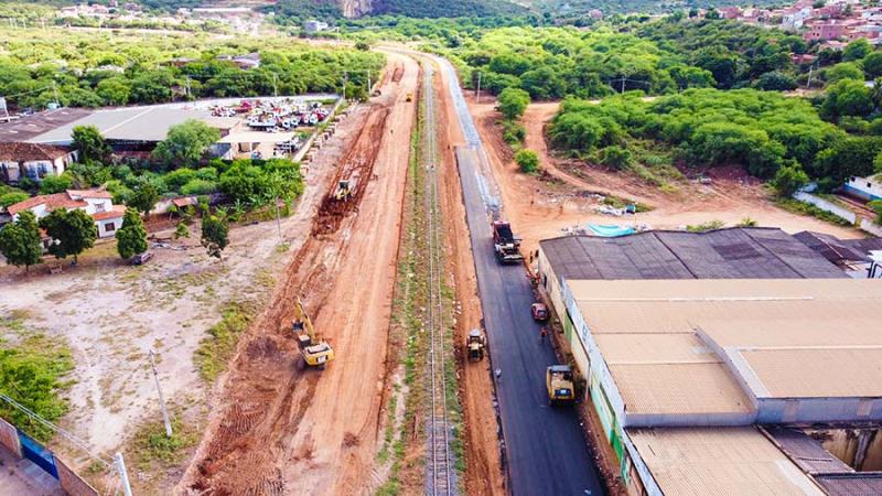 Em ritmo acelerado, via marginal que ligará o centro de Brumado a BR-030 começa a receber o asfalto