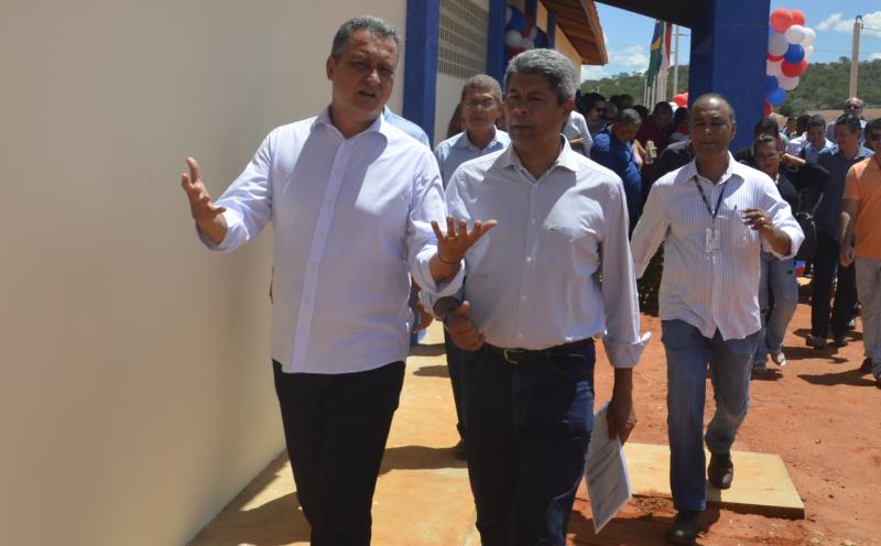 Em Rio do Antônio, Rui inaugura escola com capacidade para 600 alunos