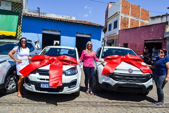 Prefeitura de Malhada de Pedras entrega dois veículos para serviços da população com recursos próprios