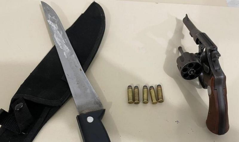 Homem acusado de estuprar duas crianças é preso com arma de fogo na zona rural de Anagé