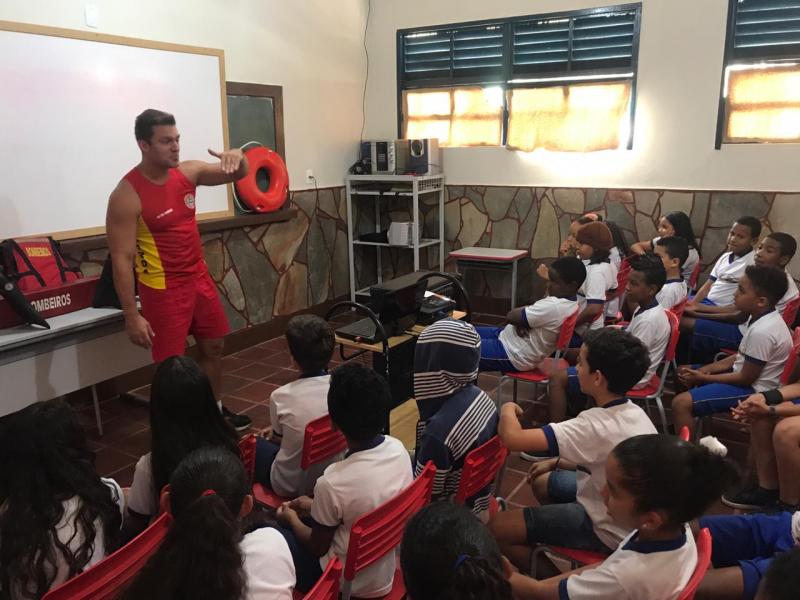 Corpo de Bombeiros leva palestras para escolas de Rio de Contas