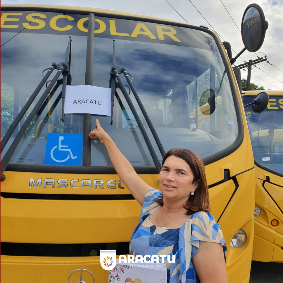 Prefeitura de Aracatu recebe ônibus escolar do governo do estado