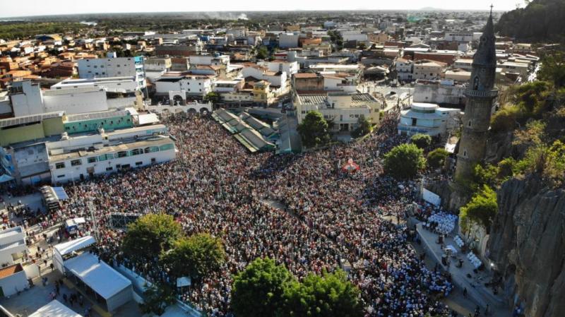 Bom Jesus da Lapa ganha novo aeroporto e romaria é anunciada como patrimônio imaterial da Bahia