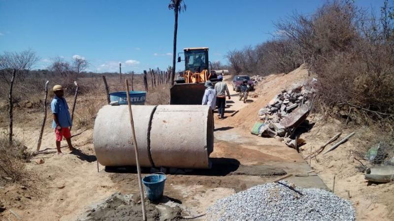 Malhada de Pedras realiza investimentos nas estradas vicinais visando trafegabilidade em períodos chuvosos