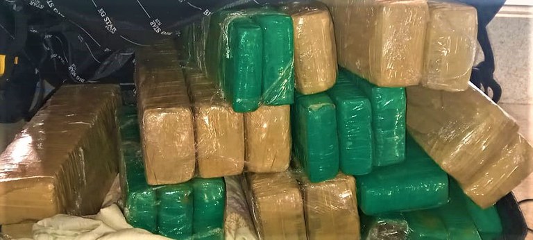 Mulher é presa em Vitória da Conquista transportando maconha dentro de ônibus