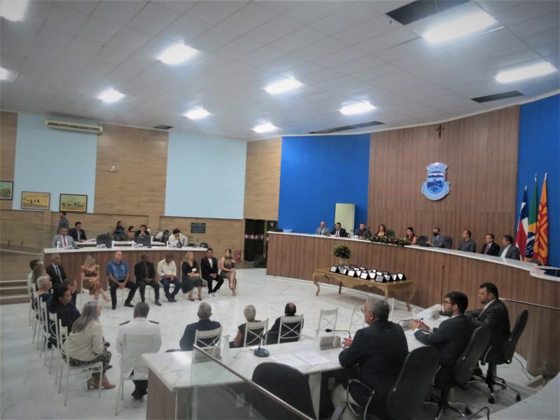 Sessão solene da Câmara de Vereadores marca a entrega do título de cidadão brumadense