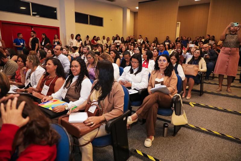 SEC e UPB reúnem 348 municípios em seminário voltado para alfabetização de crianças baianas na idade adequada