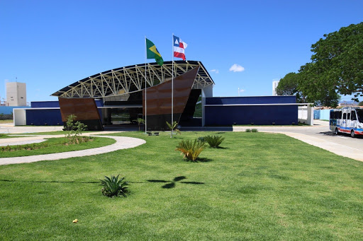  Guanambi e Vitória da Conquista recebem vans para transporte de pacientes de policlínicas regionais