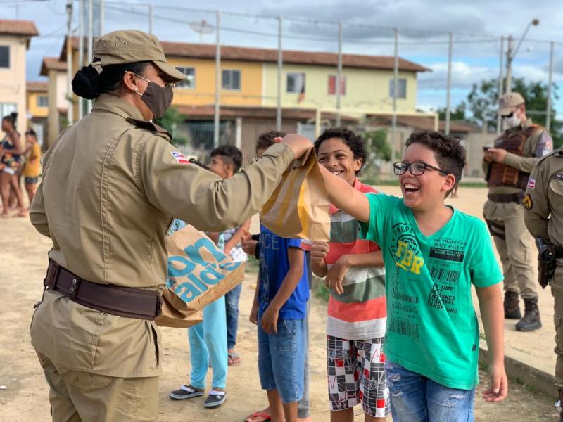 Vitória da Conquista: Polícia Militar faz a alegria da criançada Big Mac's