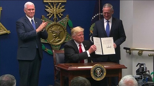 Decreto que barra cidadãos de 6 países entra em vigor nos EUA