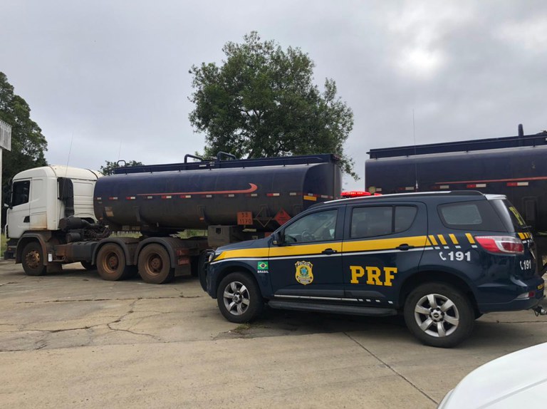 Vitória da Conquista: PRF apreende mais um caminhão-tanque transportando combustível com nota fiscal fraudada