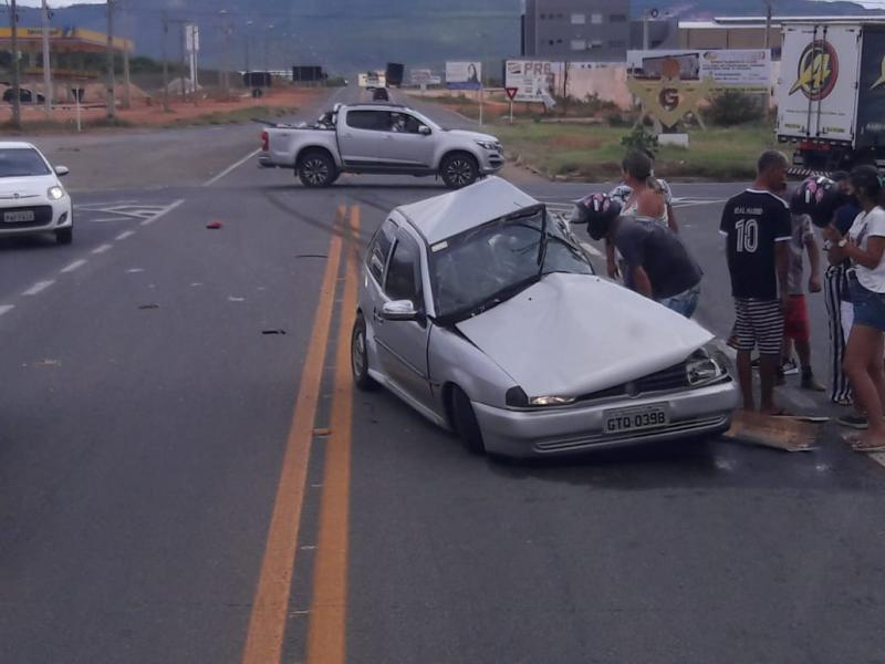 Caminhão colide com veículo Gol e uma pessoa morre em Brumado