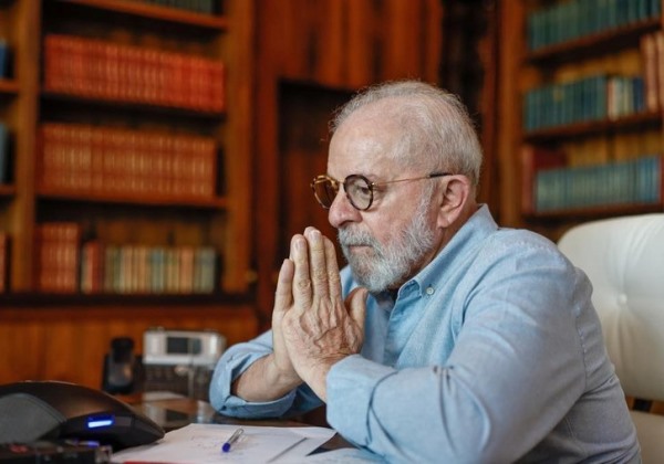 Lula diz que vai evitar discutir PEC que limita poderes do STF