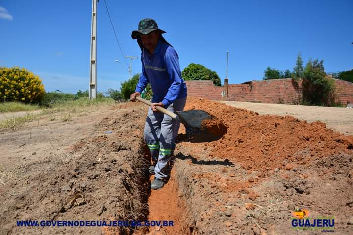 Guajeru: Prefeito Jilvan Teixeira acompanha construção da Garagem Municipal