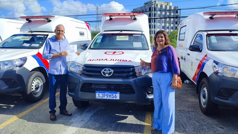 Prefeitura de Tanhaçu recebe nova ambulância totalmente equipada