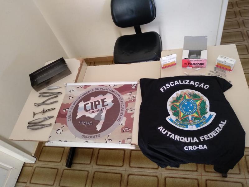 Polícia prende dois homens por exercerem ilegalmente a profissão de dentistas em Pindaí