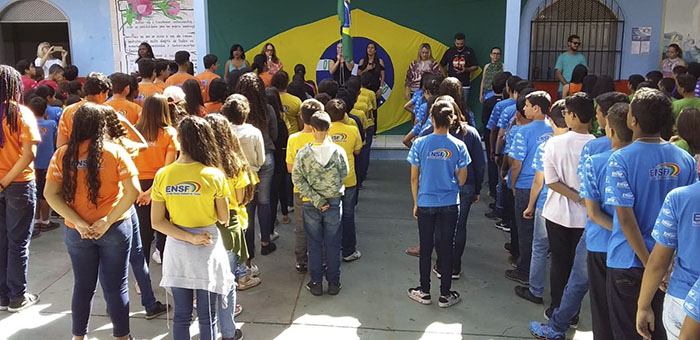 Brumado: Alunos da ENSF participam de Hasteamento da Bandeira do Brasil e de homenagens à Pátria