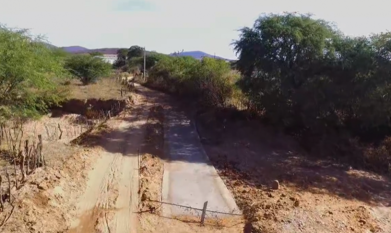 Prefeitura de Aracatu entrega passagem molhada na fazenda Tamboril