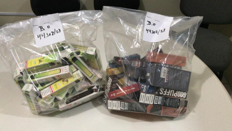 Polícia apreende cigarros eletrônicos que seriam vendidos em festival de música em Vitória da Conquista