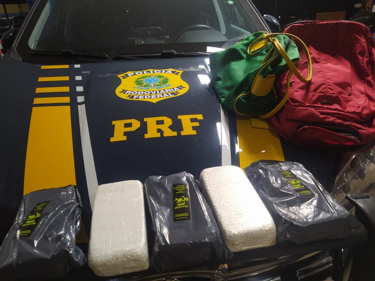 Casal se conhece em rede social e acaba detido por tráfico de drogas em Vitória da Conquista