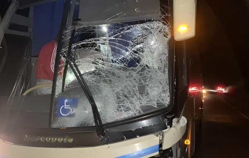 Homem morre após ser atropelado por ônibus de time de futebol do Vitória da Conquista