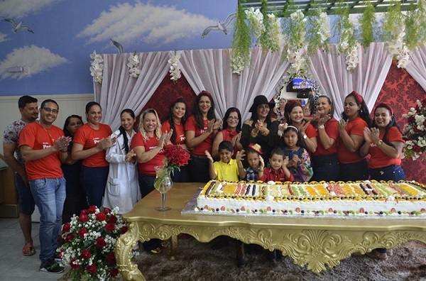 Perinalva Dias celebra mais um ano de vida ao lado de amigos e associados em Brumado 