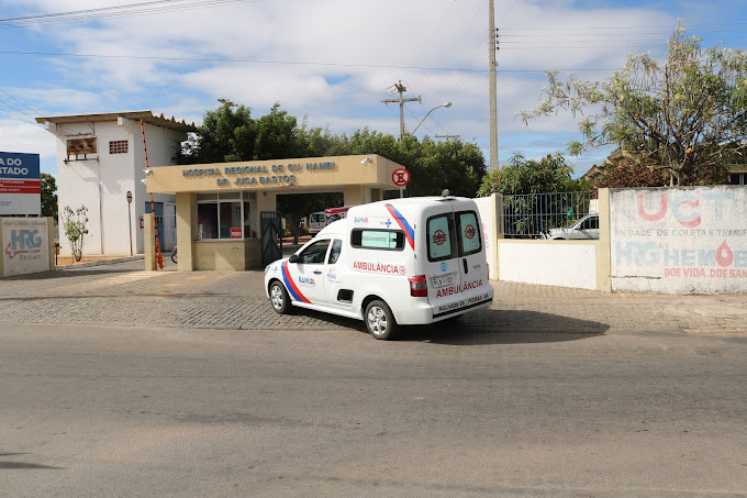 Mulher da entrada no Hospital de Guanambi após ser esfaqueada pela companheiro