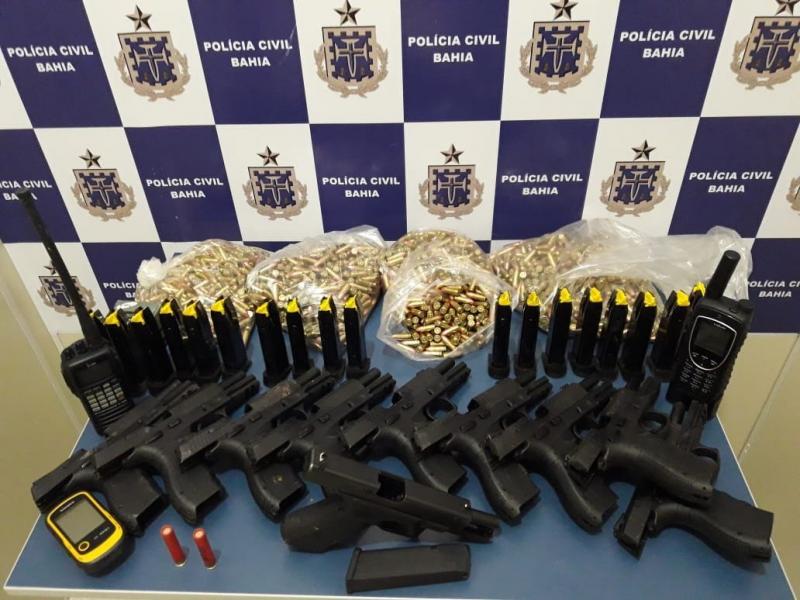 Polícia Civil apreende 10 pistolas e mais de 2 mil munições enterradas em Vitória da Conquista