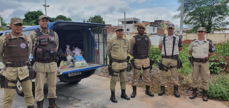 Em ação solidária pm distribui alimentos e produtos de higiene a famílias carentes em Brumado