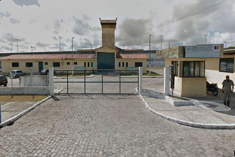 Mais de 100 presos fogem de penitenciária em João Pessoa