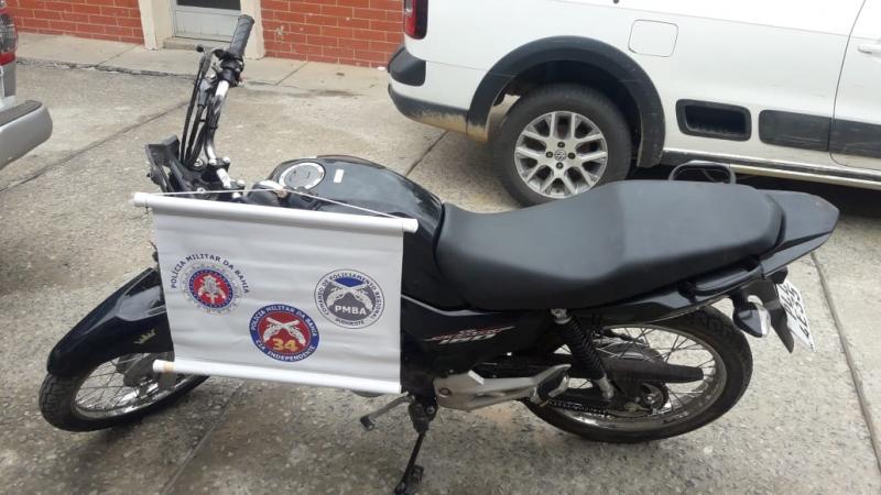 Polícia recupera motocicleta que havia sido roubada em Brumado; Três pessoas foram detidas