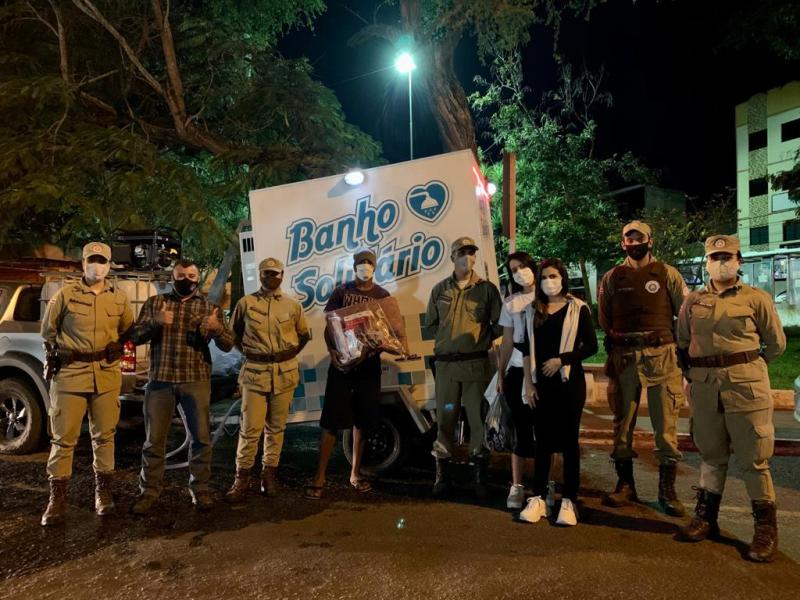 Vitória da Conquista: PM promove banho quente para moradores de rua