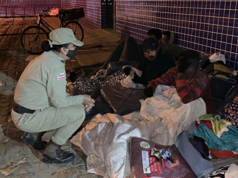 Vitória da Conquista: PM promove banho quente para moradores de rua