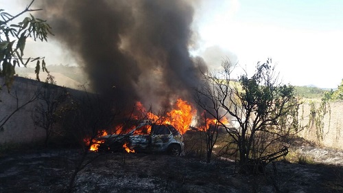 Ibicoara: pátio de veículos pega fogo