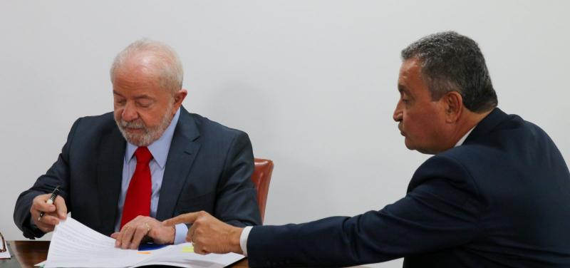 Lula proíbe ministros de anuciarem projetos sem aval da Casa Cívil