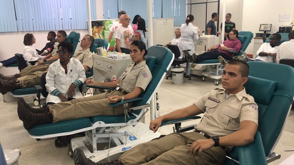 Mais de 600 policiais militares doam sangue no Dia Mundial do Doador