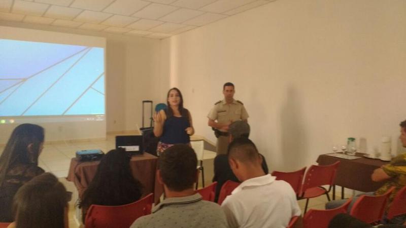 Palestra com os motoristas e monitores do transporte escolar é realizada em Aracatu