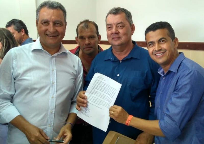 Guajeru: Prefeito Gil Rocha solicita urgência na conclusão da obra da adutora