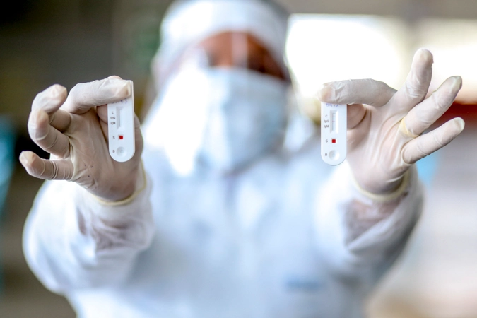 Casos de Covid podem subir no Brasil nas próximas semanas, alertam especialistas