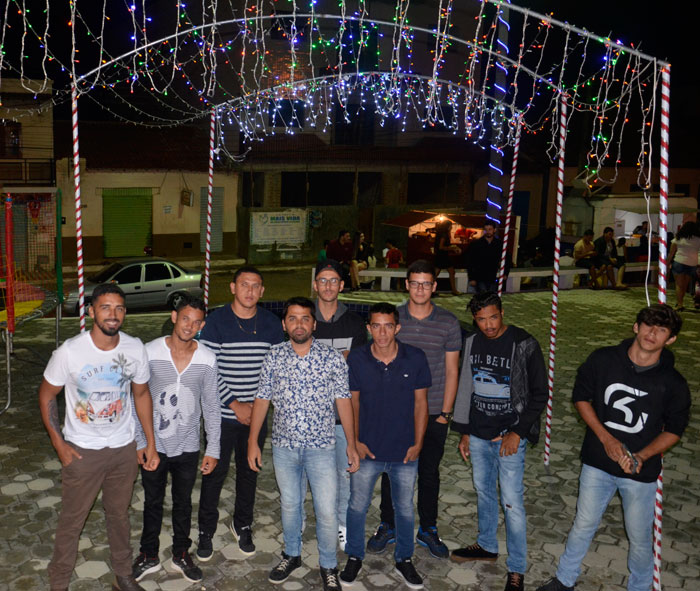 Natal da Cidade: Prefeitura de Aracatu entrega decoração natalina; veja o vídeo