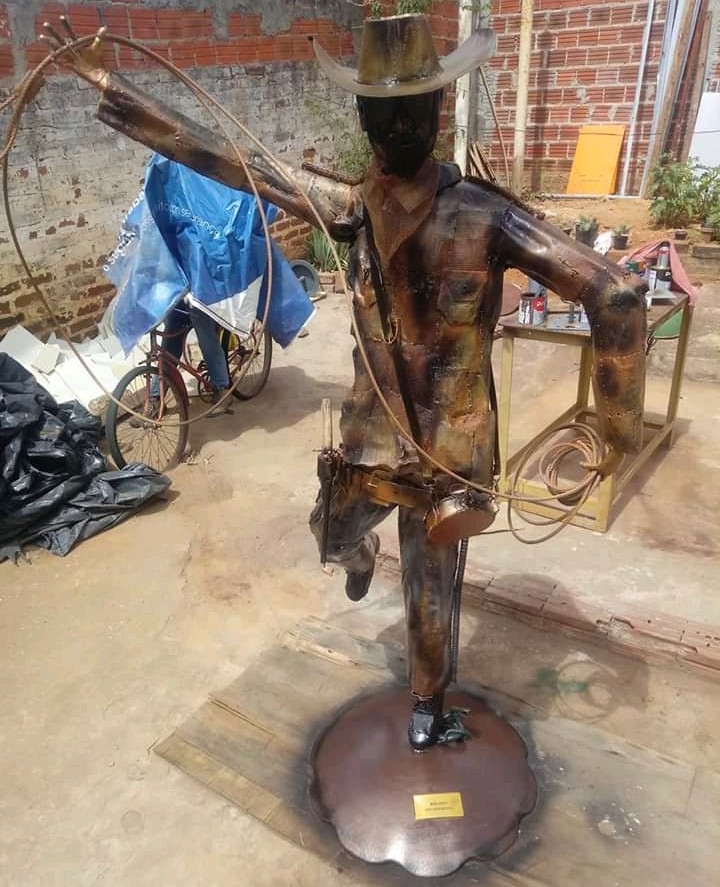 Em entrevista ao Destaque Bahia, Artista Plástico brumadense Alex Lobo conta sua história