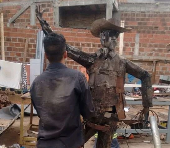 Em entrevista ao Destaque Bahia, Artista Plástico brumadense Alex Lobo conta sua história