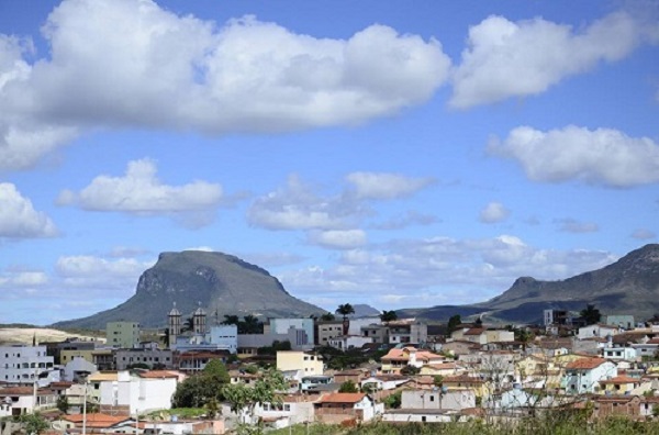 Prefeito de Barra da Estiva participa de assinatura de contrato para instalação de 401 cisternas nesta segunda, 5