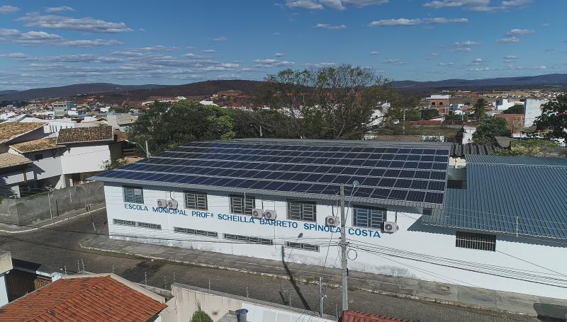 Prefeitura de Brumado instala placa solares que produzem energia limpa e sustentável nas escolas municipais