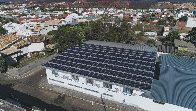 Prefeitura de Brumado instala placa solares que produzem energia limpa e sustentável nas escolas municipais