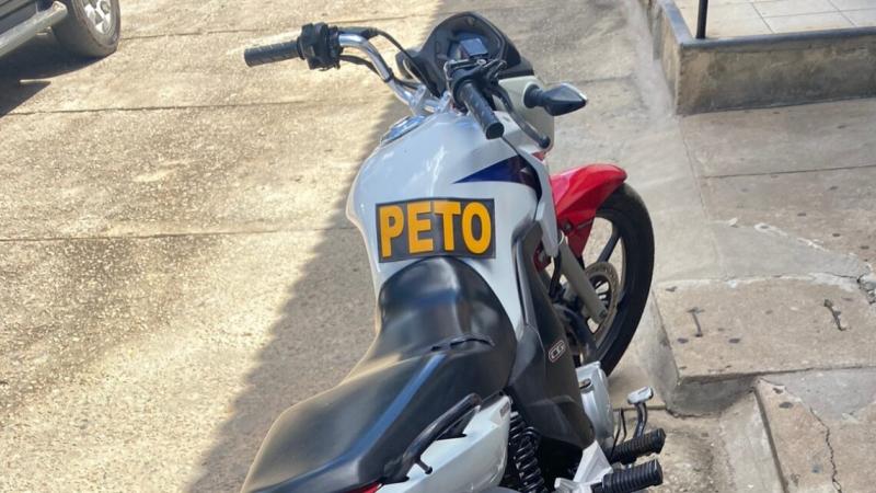 Polícia encontra motocicleta furtada é encontrada em matagal na cidade de Brumado
