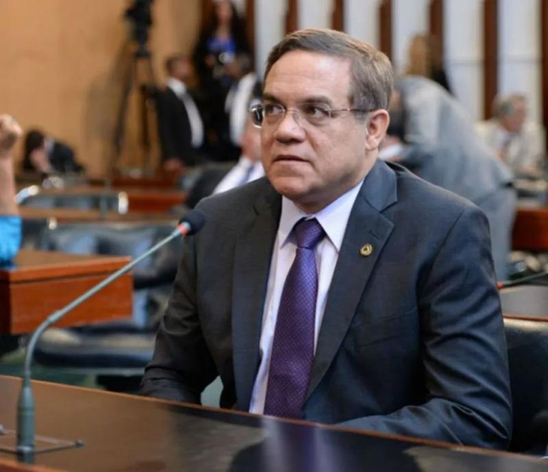 Ex-prefeito de Caculé, Luciano Ribeiro é acionado por fraude de licitação
