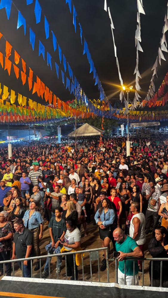 Grande Público marca as comemorações de São Pedro no Bairro Olhos D'água em Brumado
